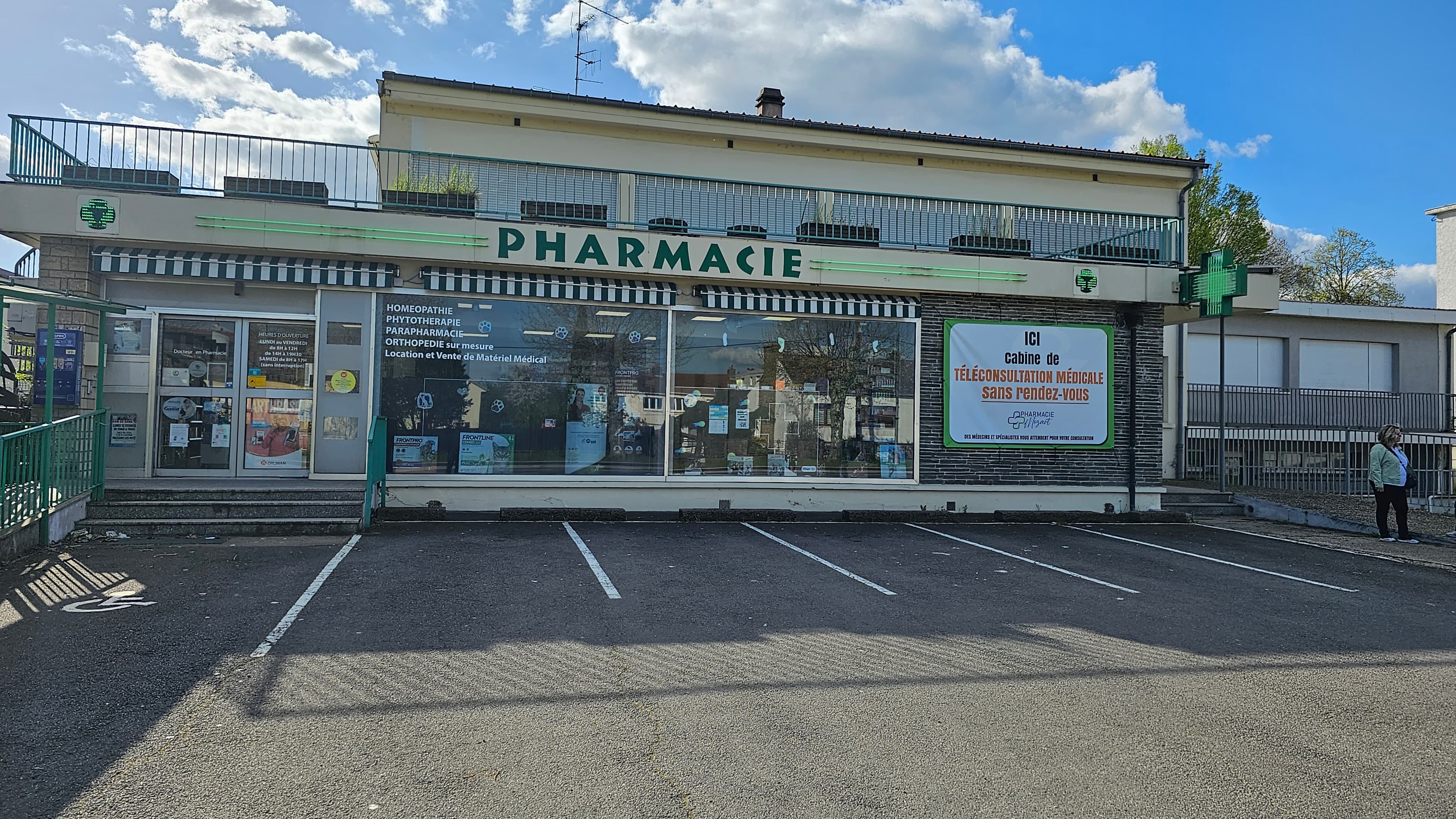 Façade de la Pharmacie Mozart à Maizières-lès-Metz